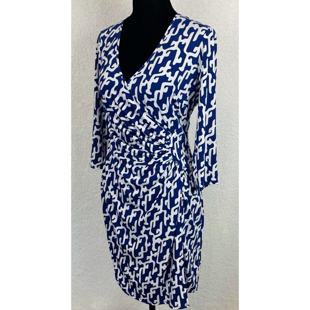 LAUNDRY • Blue and White Geometric Wrap V-Neck Mini Dress, 4P - Picture 8 of 14